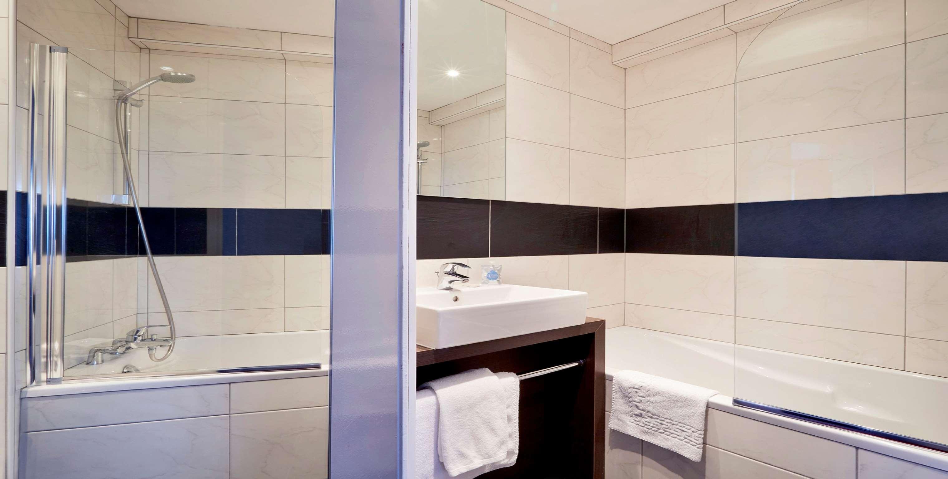 Kyriad Centre 3*