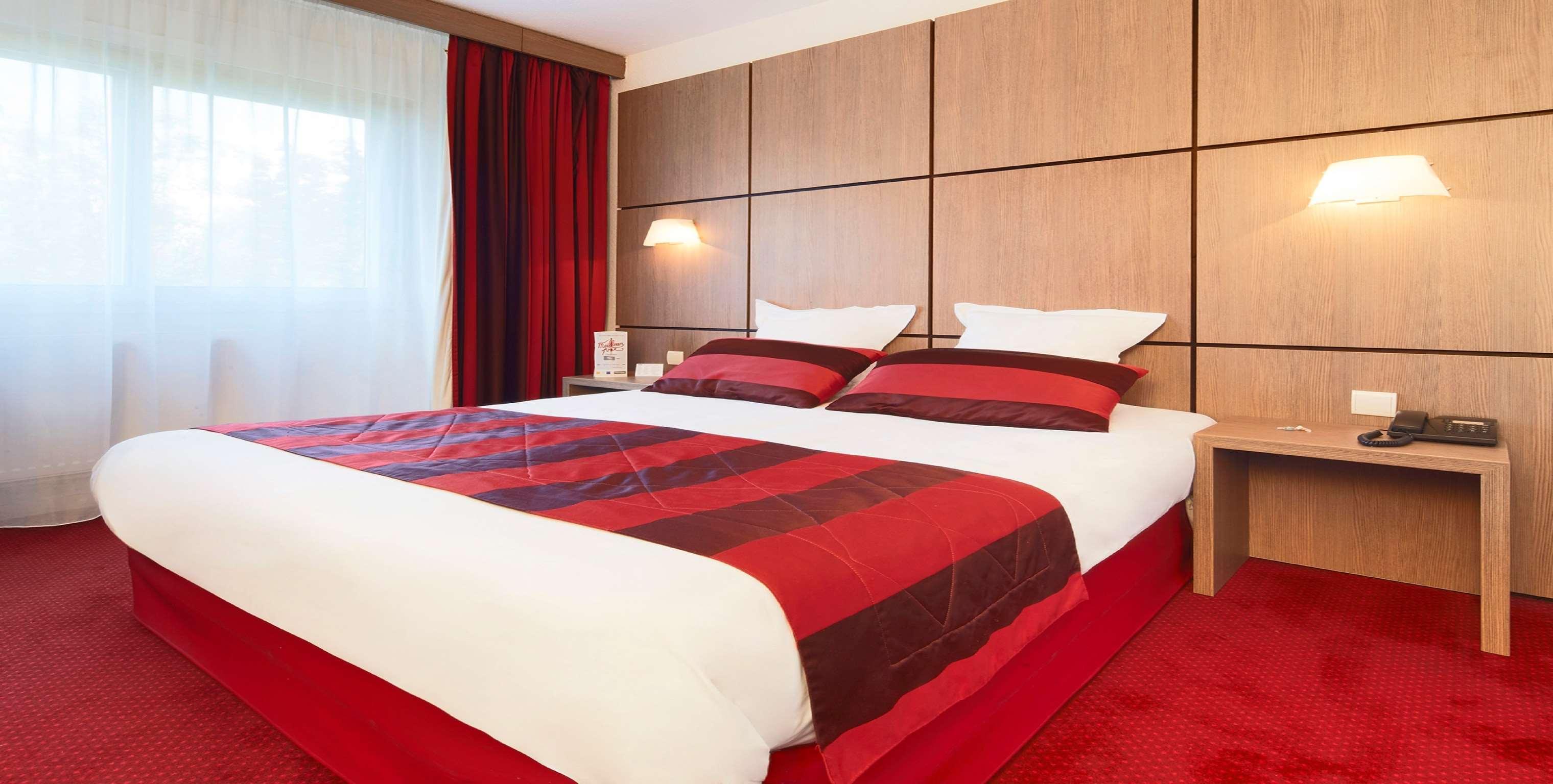 Kyriad Centre 3*