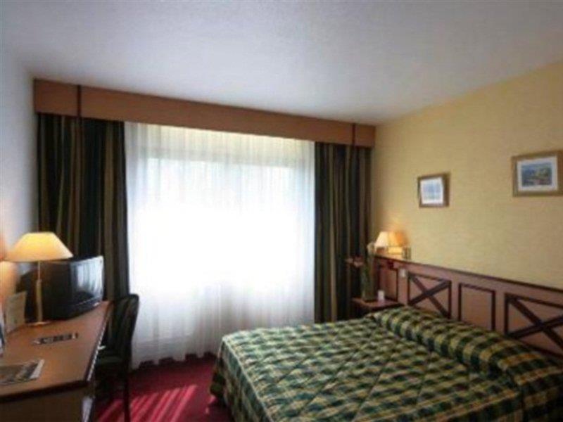 Hotel Kyriad Centre 3*