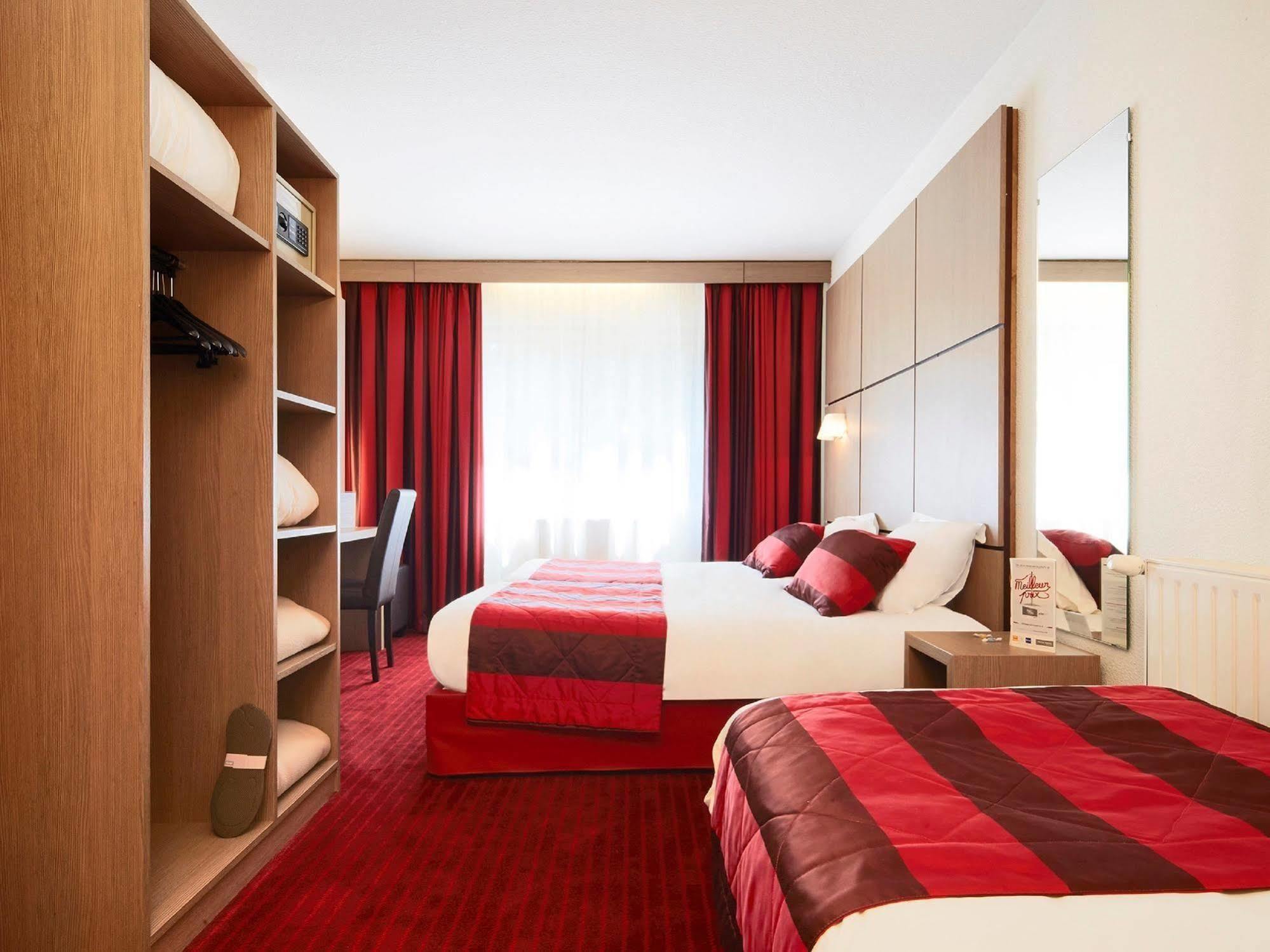 Hotel Kyriad Centre 3*
